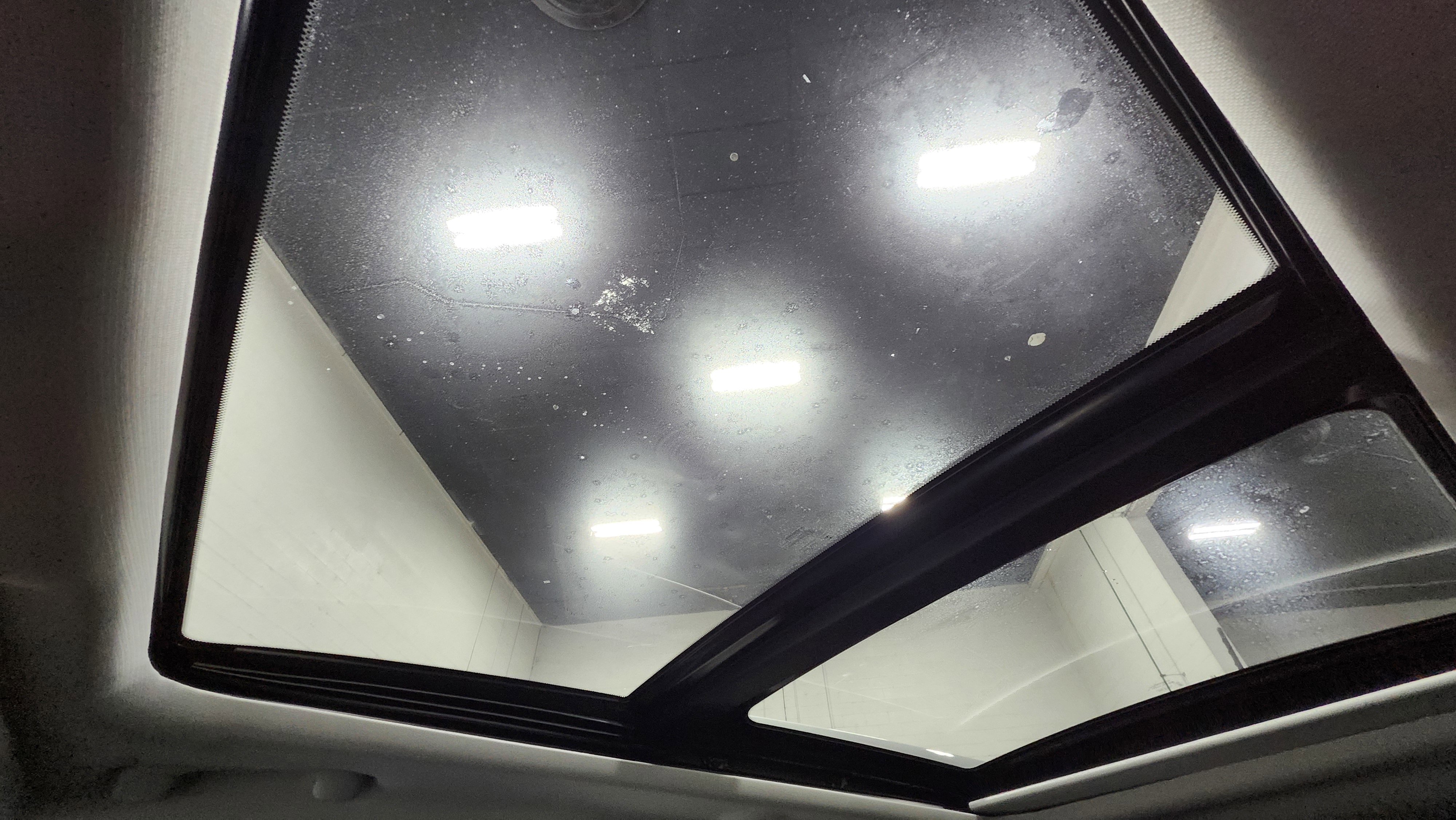 Used 2020 Jeep Cherokee Limited image 2