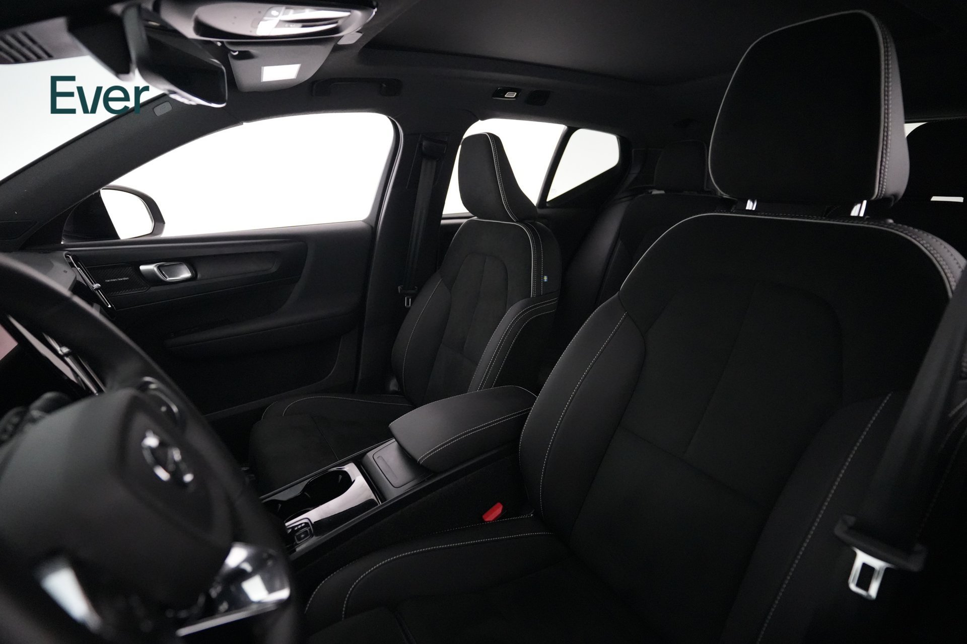 Used 2023 Volvo XC40 Recharge Ultimate AWD/4WD image 4