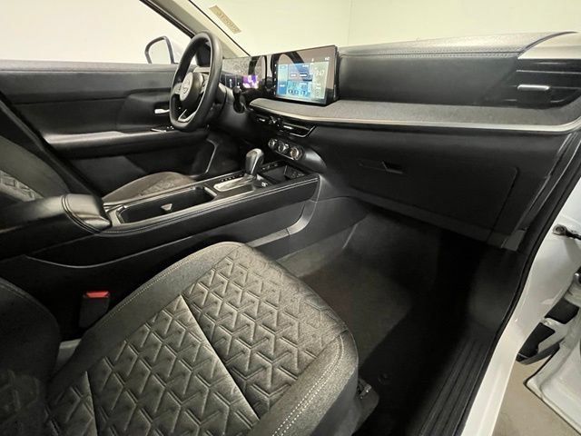 Used 2025 Nissan Kicks SV AWD/4WD image 10