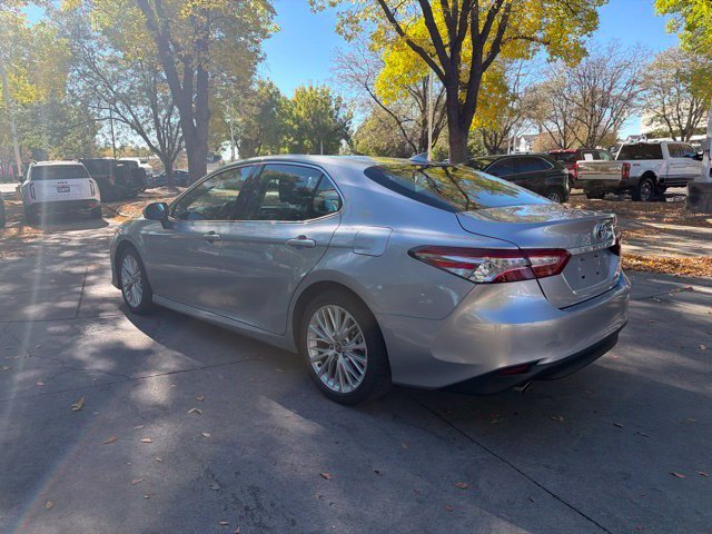 Used 2020 Toyota Camry XLE w/ Sunroof Package FWD image 4
