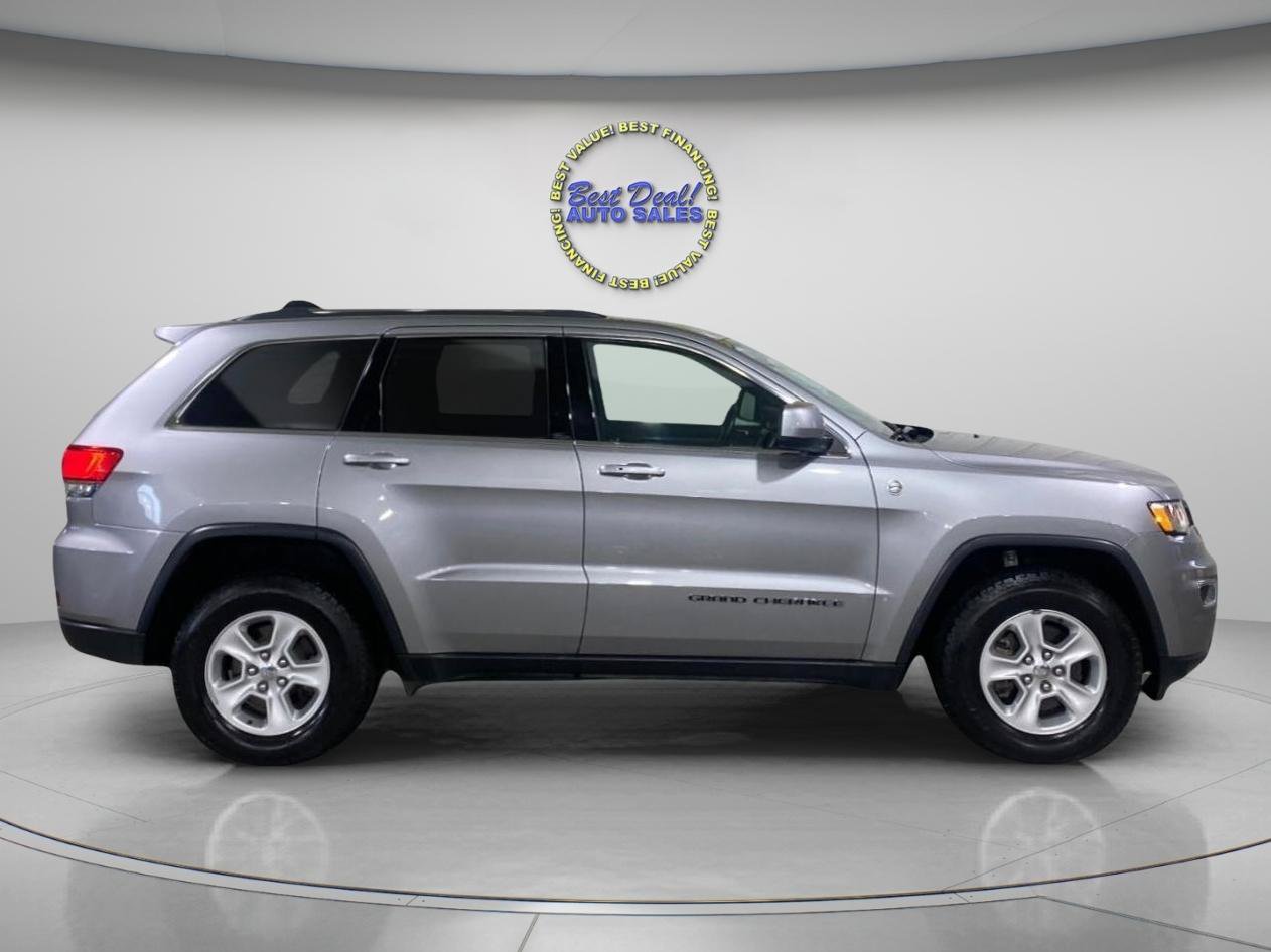 Used 2017 Jeep Grand Cherokee Laredo w/ Quick Order Package 23E AWD/4WD image 6