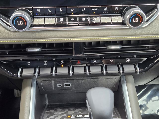 Used 2024 Chevrolet Colorado ZR2 w/ ZR2 Convenience Package III AWD/4WD image 18