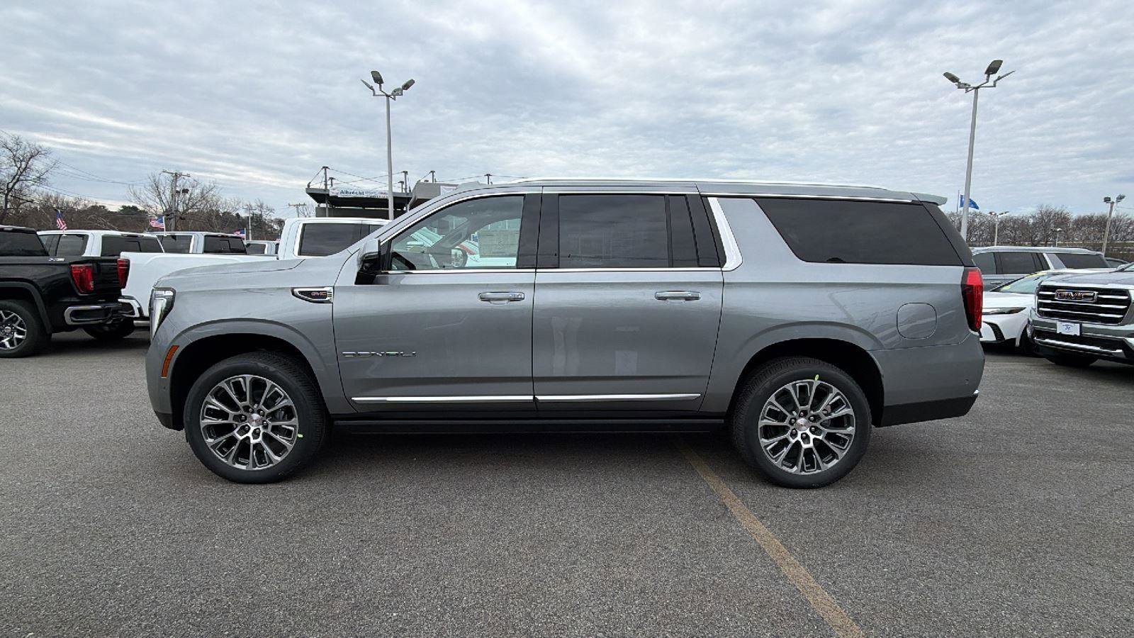 New 2026 GMC Yukon XL Denali AWD/4WD image 4