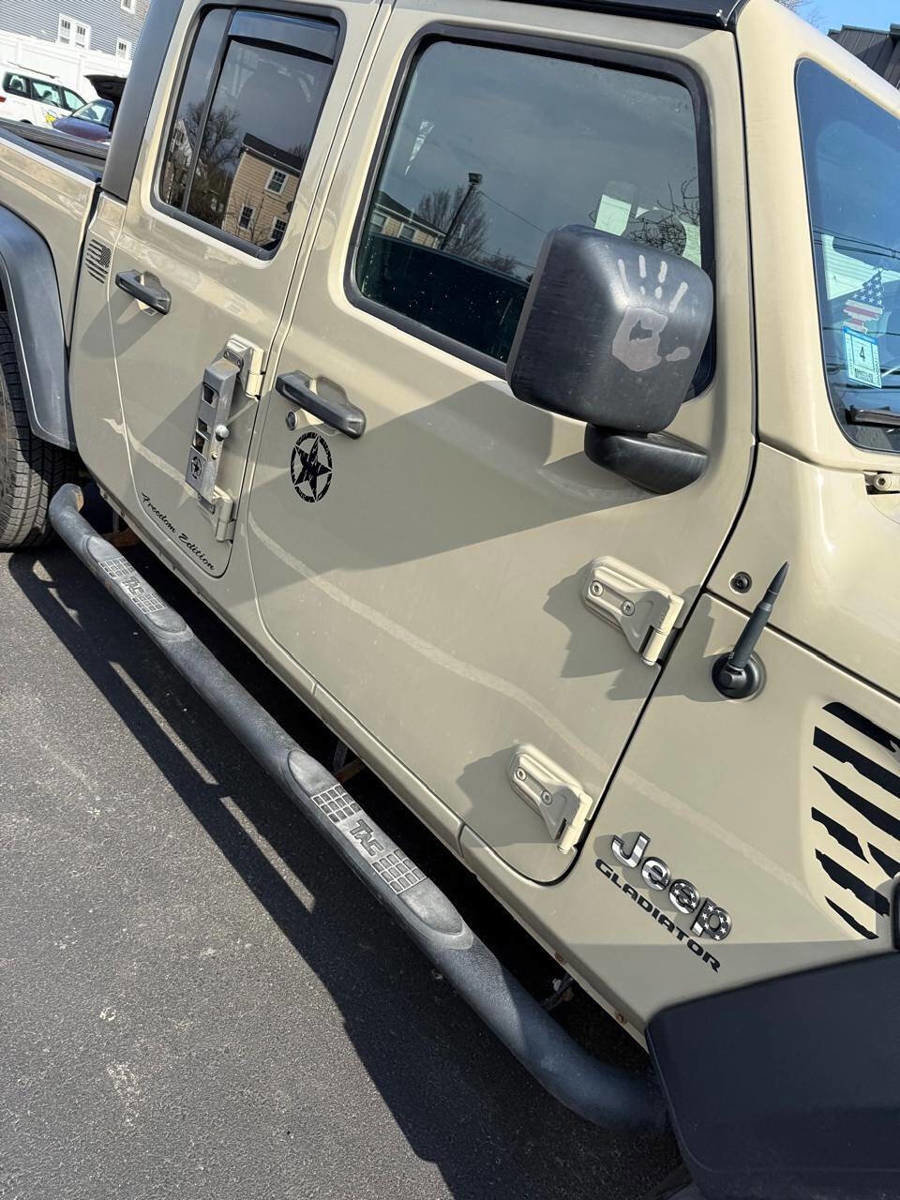 Used 2020 Jeep Gladiator Sport w/ Quick Order Package 24S image 14