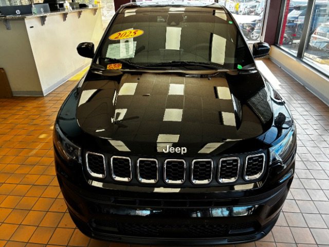 Used 2025 Jeep Compass Sport image 6