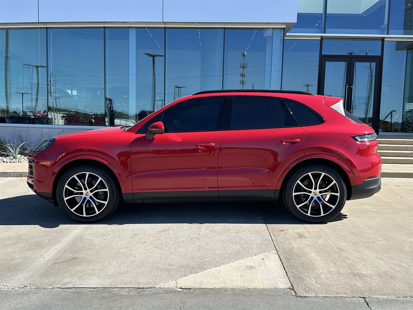 Certified 2024 Porsche Cayenne image 2