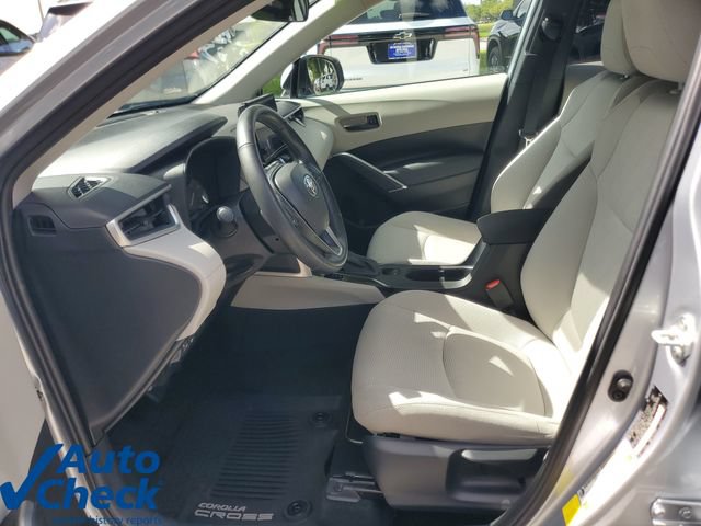 Used 2023 Toyota Corolla Cross LE w/ Moonroof Package AWD/4WD image 18