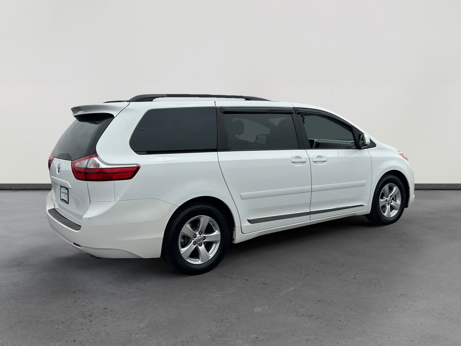 Used 2017 Toyota Sienna LE FWD image 5