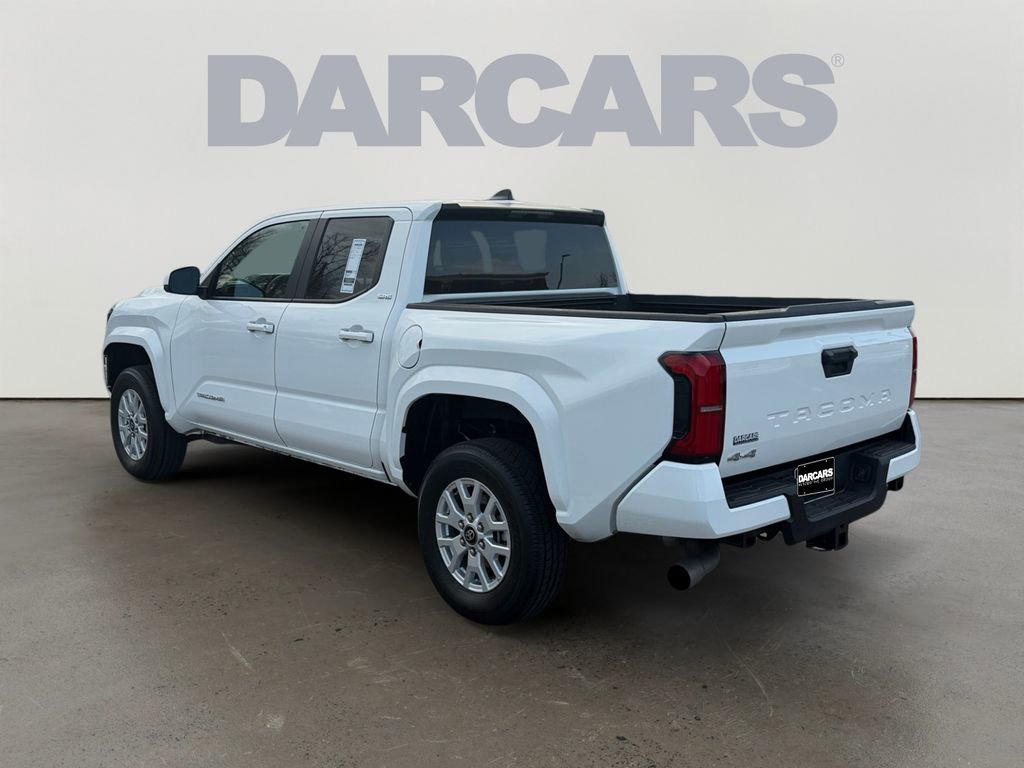 Used 2025 Toyota Tacoma SR5 AWD/4WD image 5