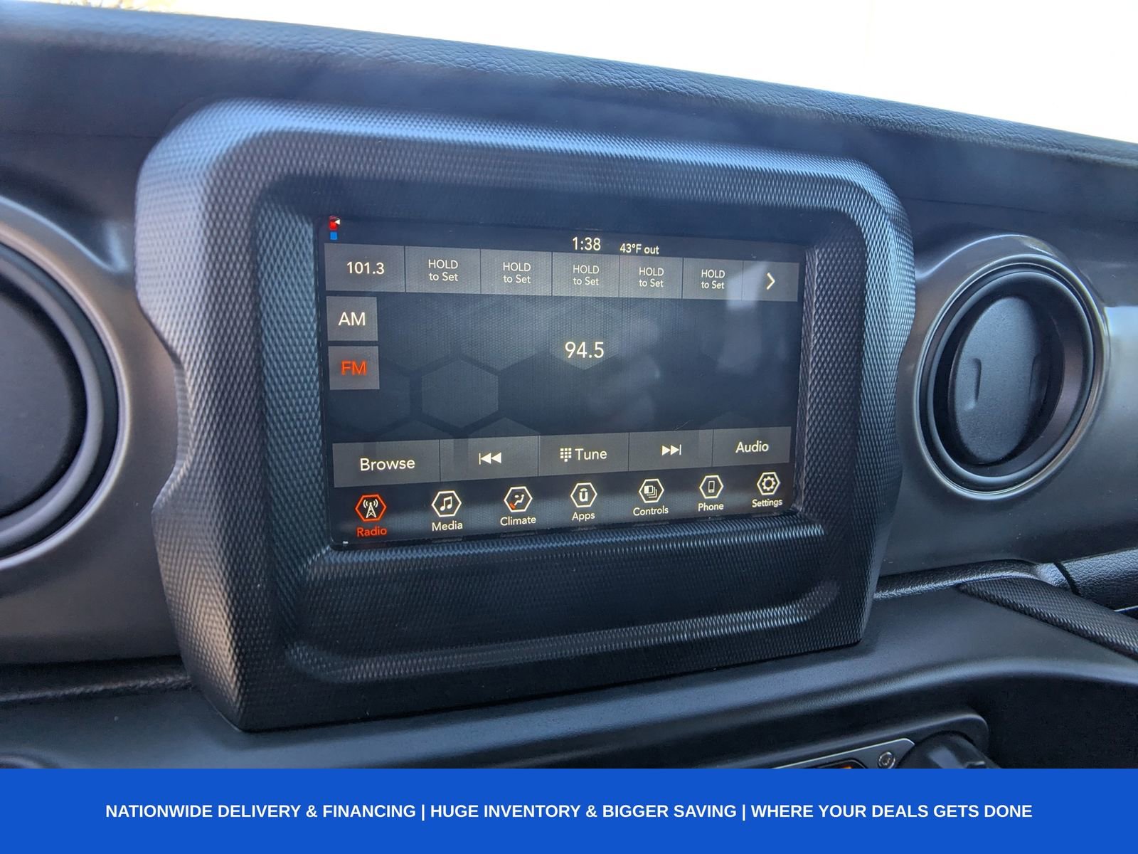 Used 2023 Jeep Gladiator Sport image 21