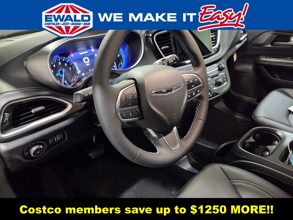 New 2026 Chrysler Pacifica Select AWD/4WD image 4