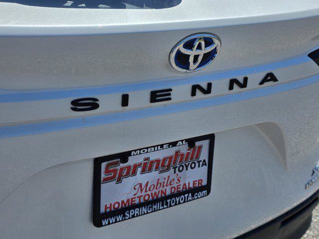 Certified 2024 Toyota Sienna XLE FWD image 33
