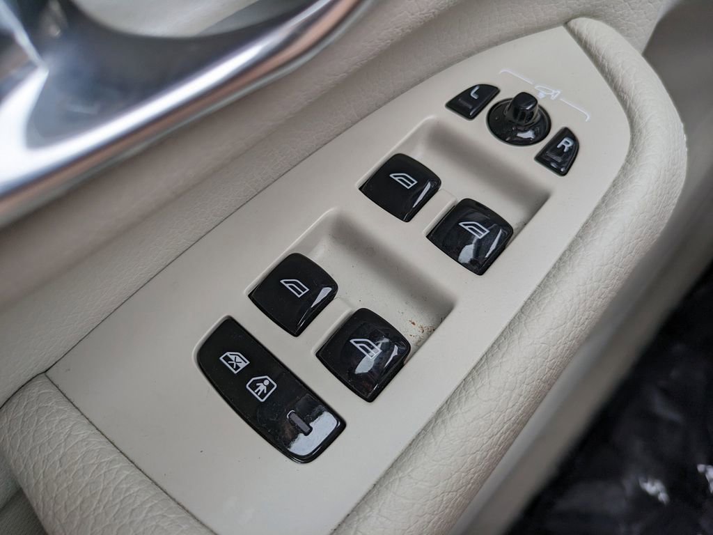 Certified 2022 Volvo XC90 T6 Momentum w/ Advanced Package image 25