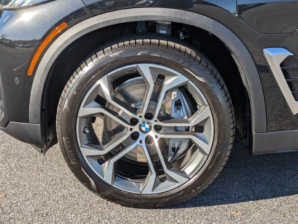 New 2026 BMW X5 xDrive50e w/ Premium Package AWD/4WD image 9