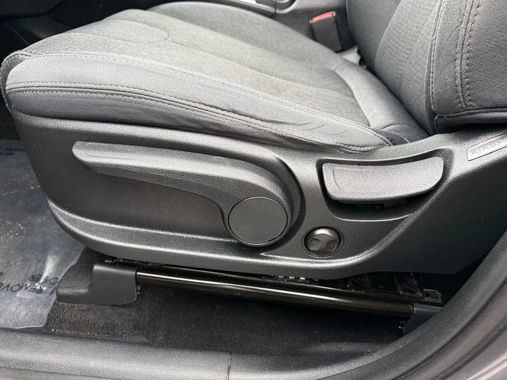 Used 2020 Hyundai Santa Fe SE image 16