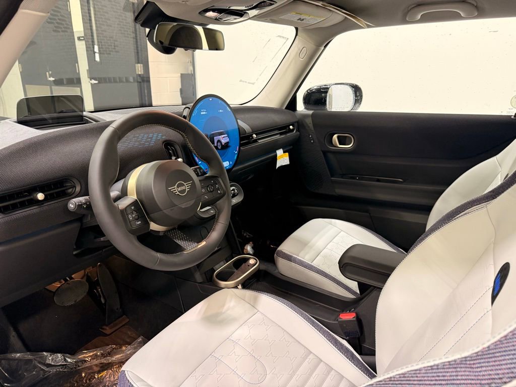 Used 2025 MINI Cooper 2-Door Hardtop image 11