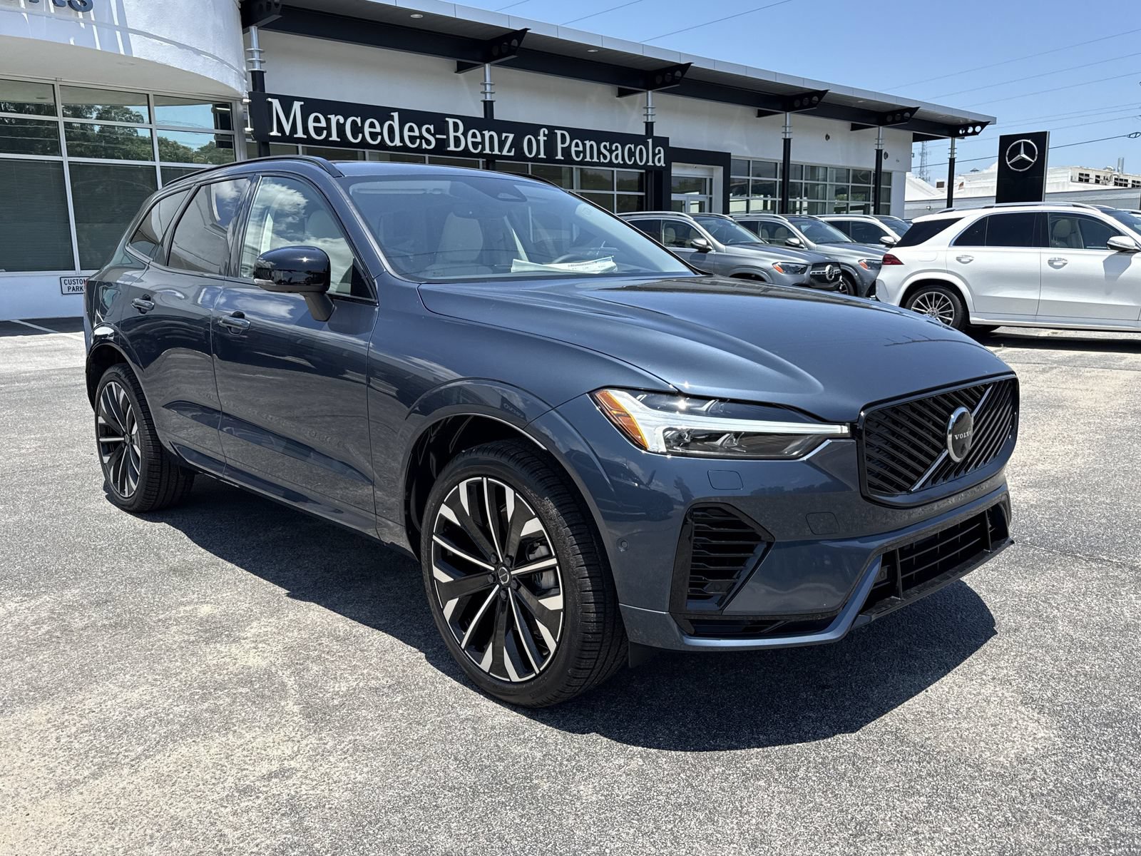 New 2026 Volvo XC60 T8 Ultra w/ Protection Package Premier AWD/4WD image 7