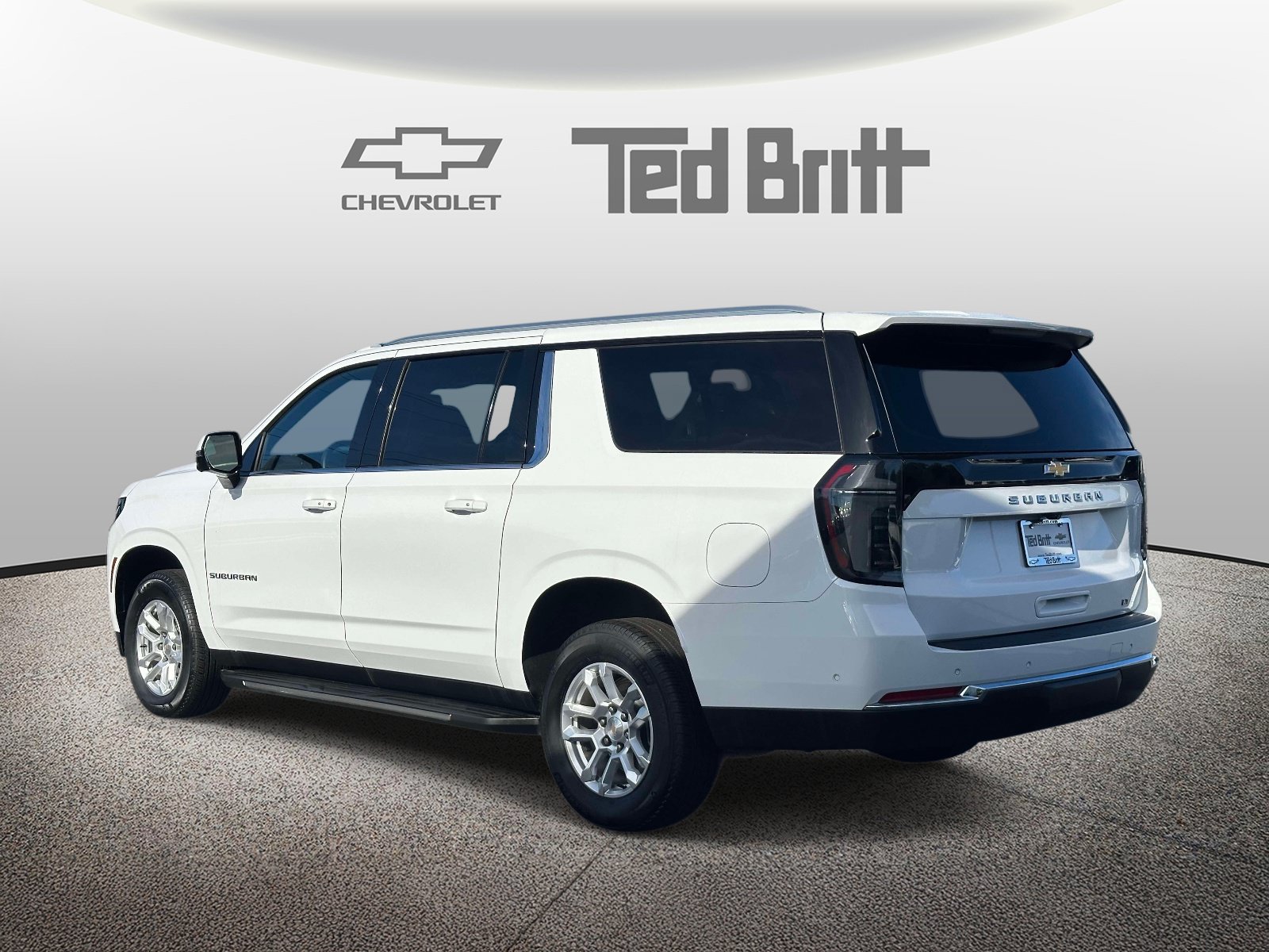 Used 2026 Chevrolet Suburban LT w/ Comfort Package AWD/4WD image 6