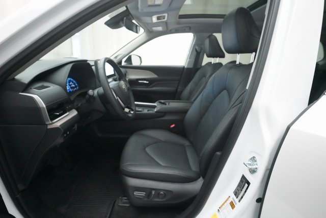 Used 2024 Toyota Grand Highlander Limited image 7