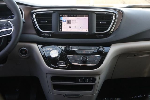 Used 2023 Chrysler Voyager LX image 24