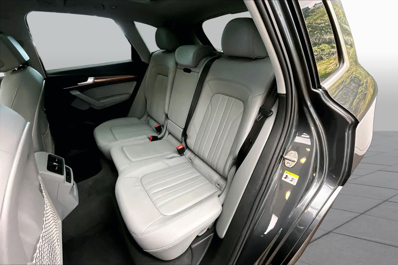 Used 2023 Audi Q5 2.0T Premium Plus w/ Premium Plus Package AWD/4WD image 21