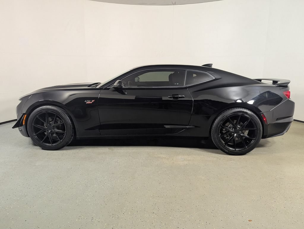Used 2020 Chevrolet Camaro LT RWD image 4