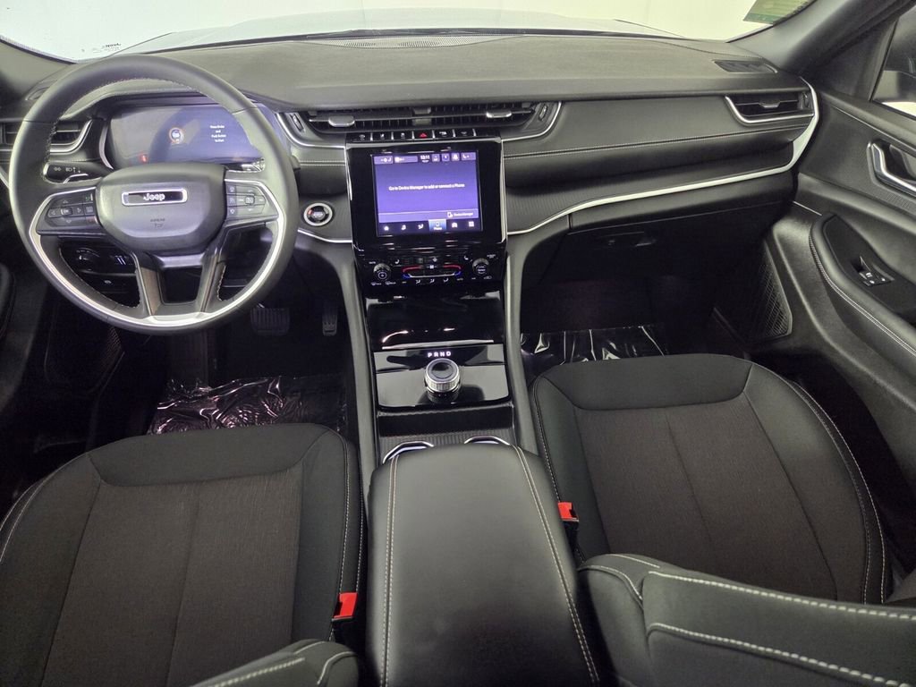 Certified 2025 Jeep Grand Cherokee Laredo w/ Luxury Tech Group I image 29