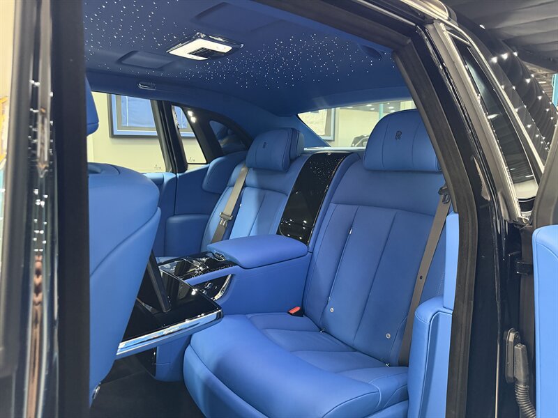 Used 2027 Rolls-Royce Phantom Sedan RWD image 16
