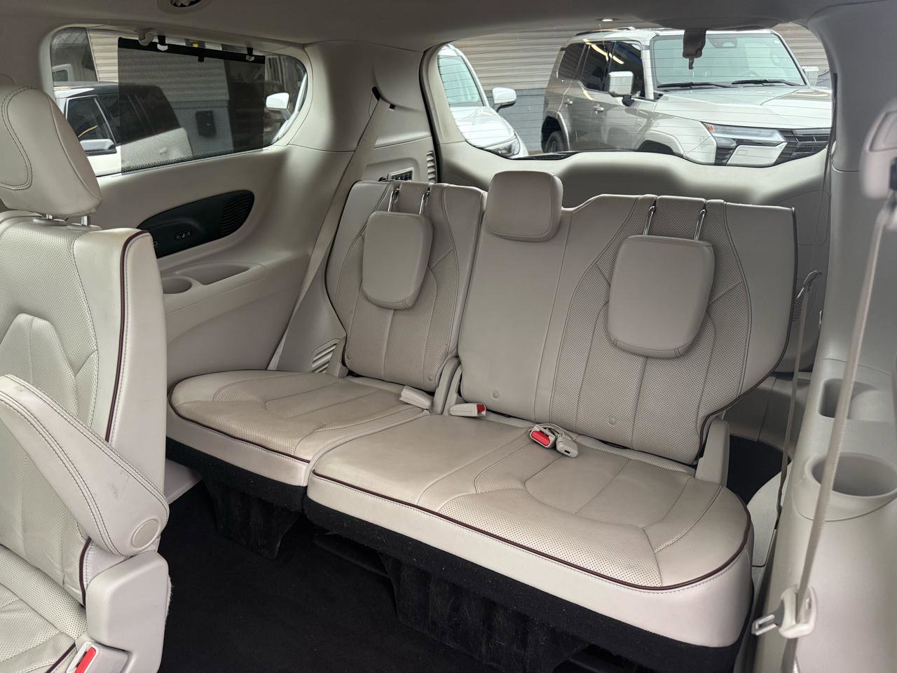 Used 2020 Chrysler Pacifica Limited w/ Tire & Wheel Group image 17