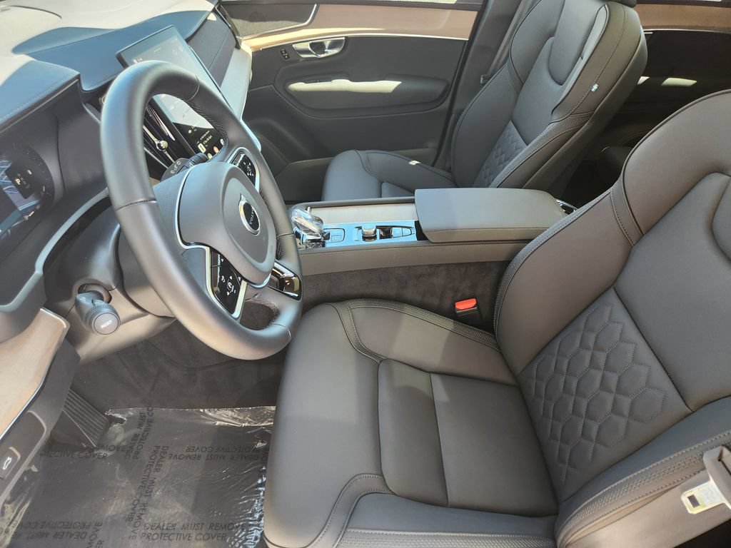 Used 2025 Volvo XC90 B6 Plus AWD/4WD image 4