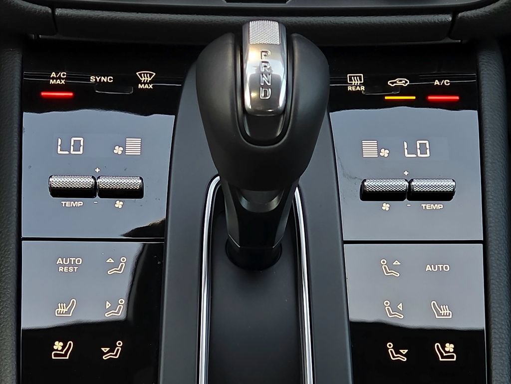 Certified 2026 Porsche Macan AWD/4WD image 13