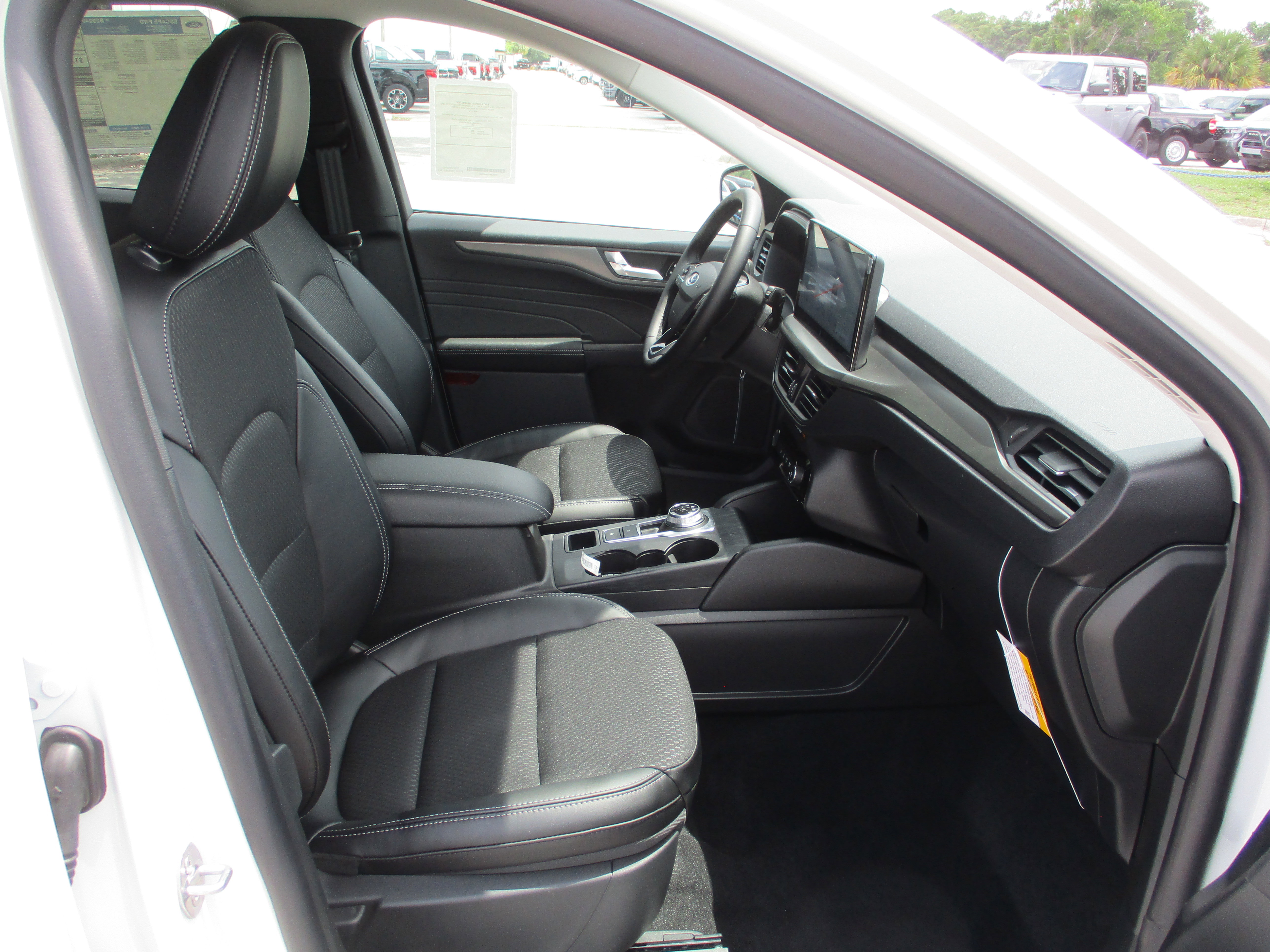Used 2025 Ford Escape SE FWD image 20