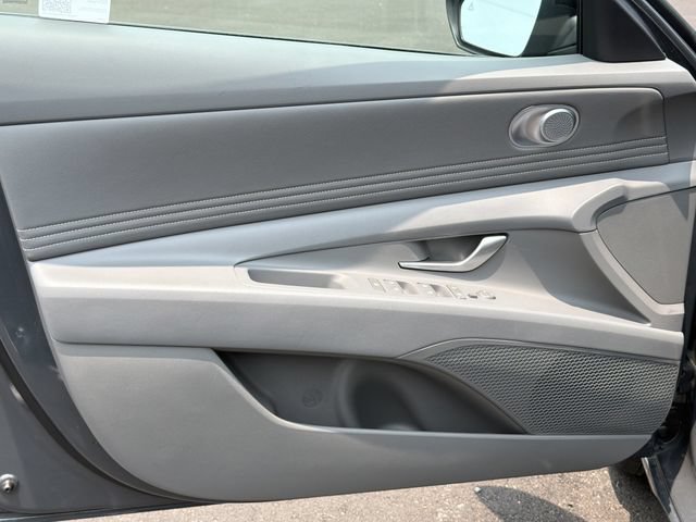 Used 2025 Hyundai Elantra Sport FWD image 11