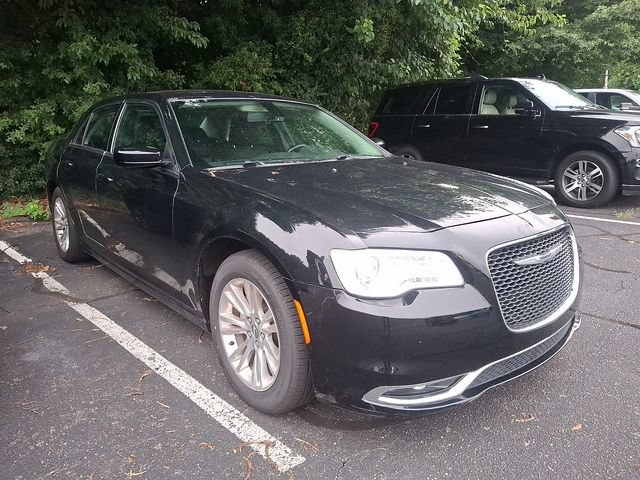 Used 2021 Chrysler 300 Touring w/ Driver Convenience Group RWD image 3