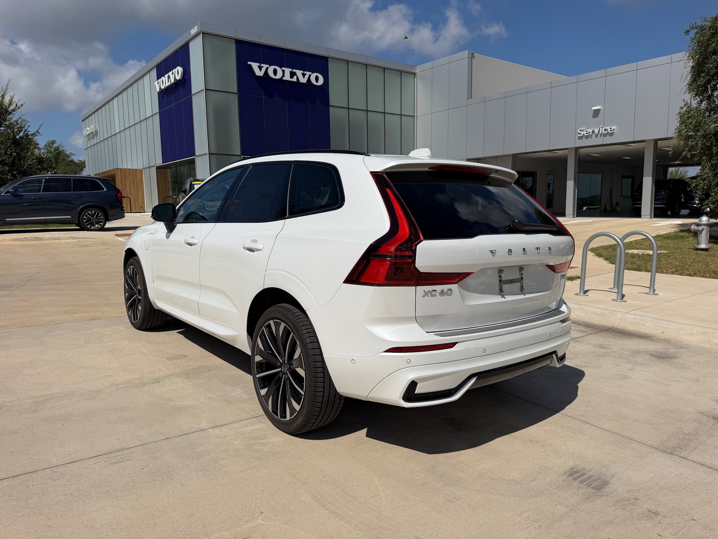 New 2026 Volvo XC60 T8 Ultra w/ Protection Package Premier AWD/4WD image 4