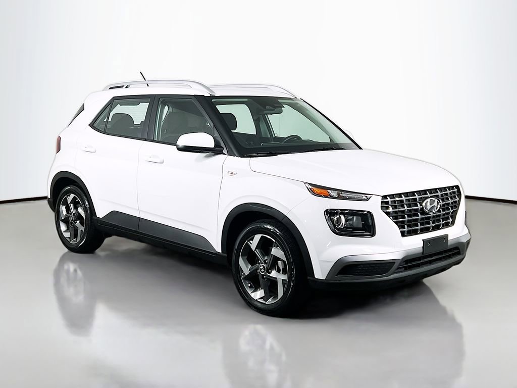 Used 2023 Hyundai Venue SEL w/ Cargo Package FWD image 3