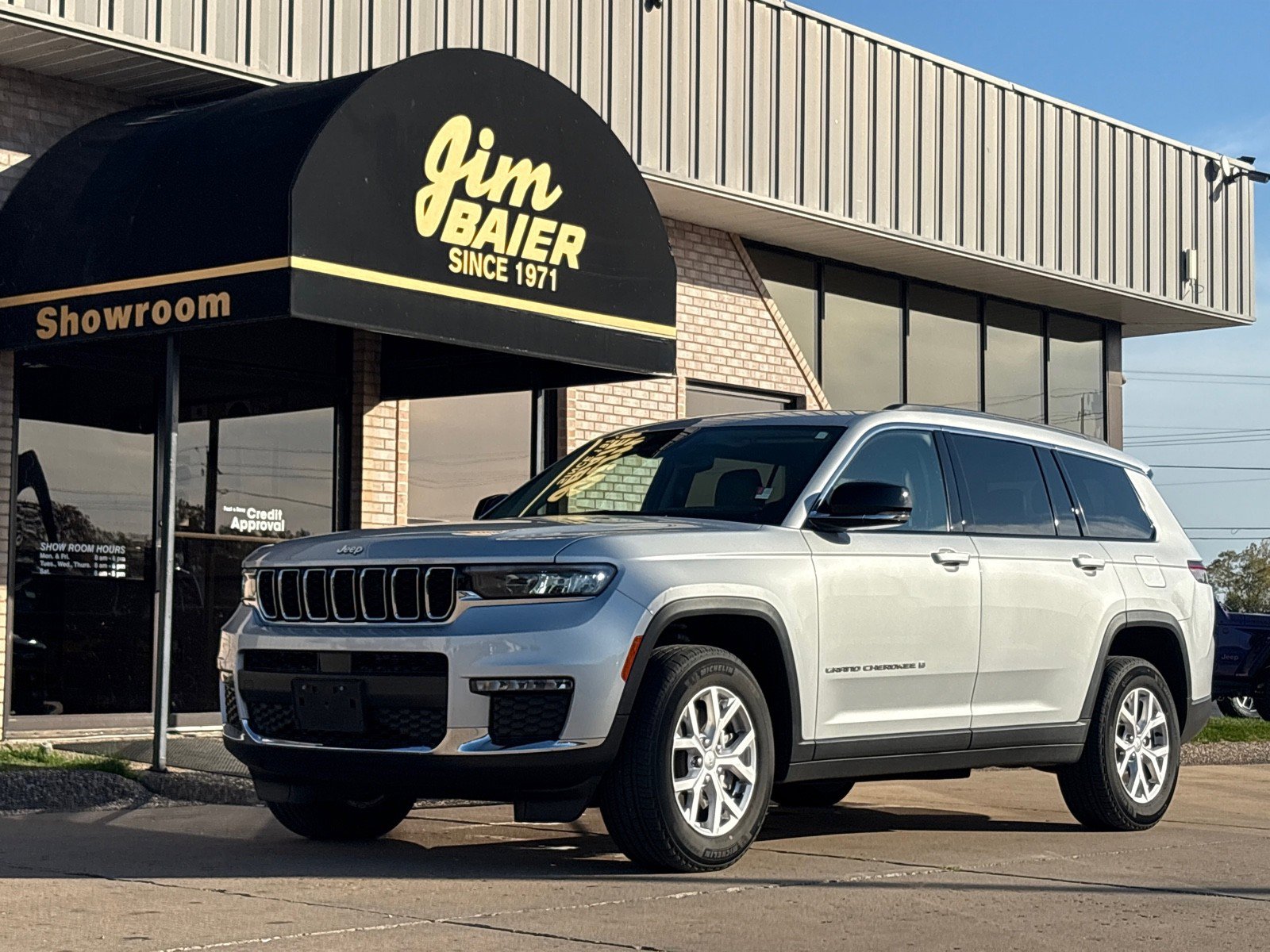 Used 2021 Jeep Grand Cherokee L Limited image 1