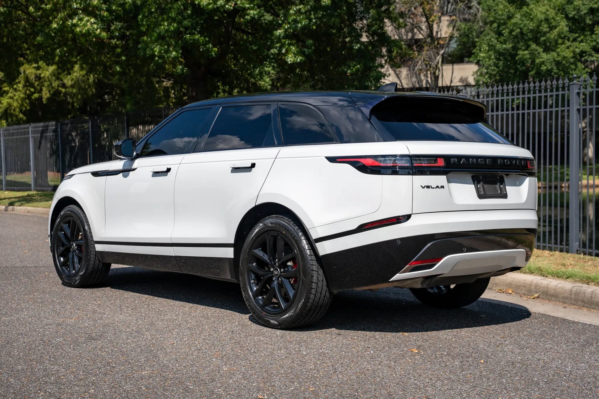 Used 2024 Land Rover Range Rover Velar Dynamic SE AWD/4WD image 8
