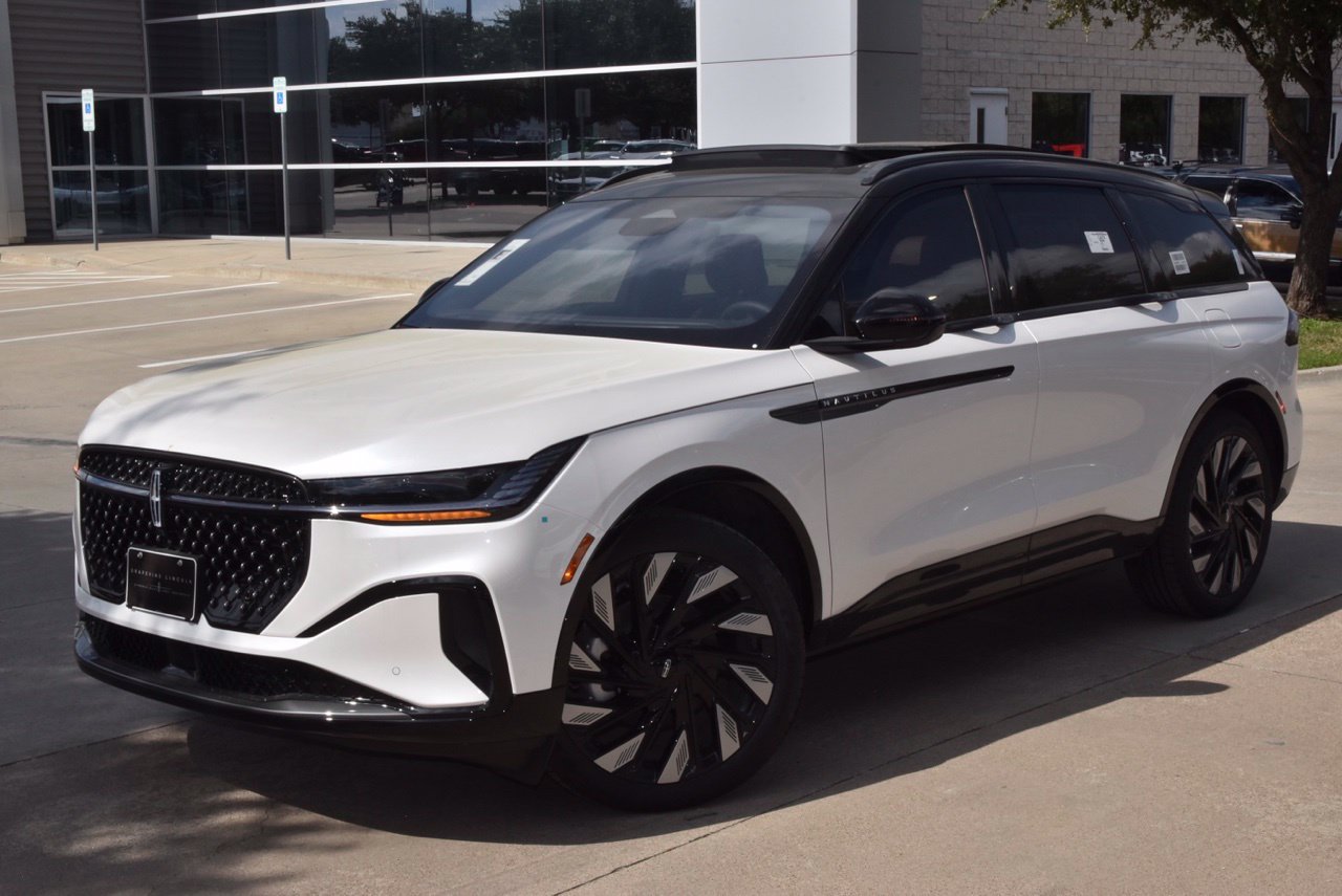 New 2026 Lincoln Nautilus Reserve AWD/4WD image 12