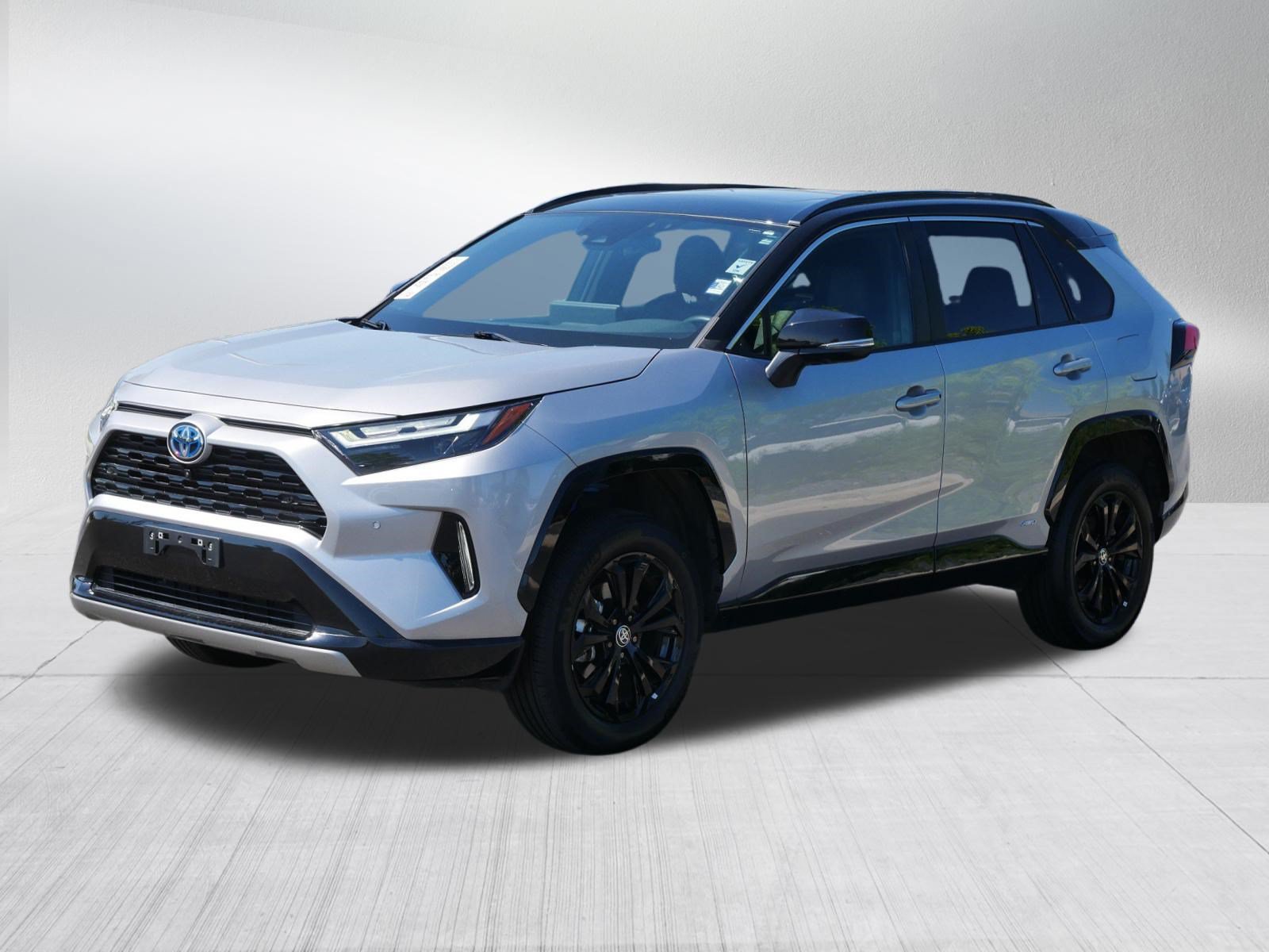 Used 2023 Toyota RAV4 XSE AWD/4WD image 3