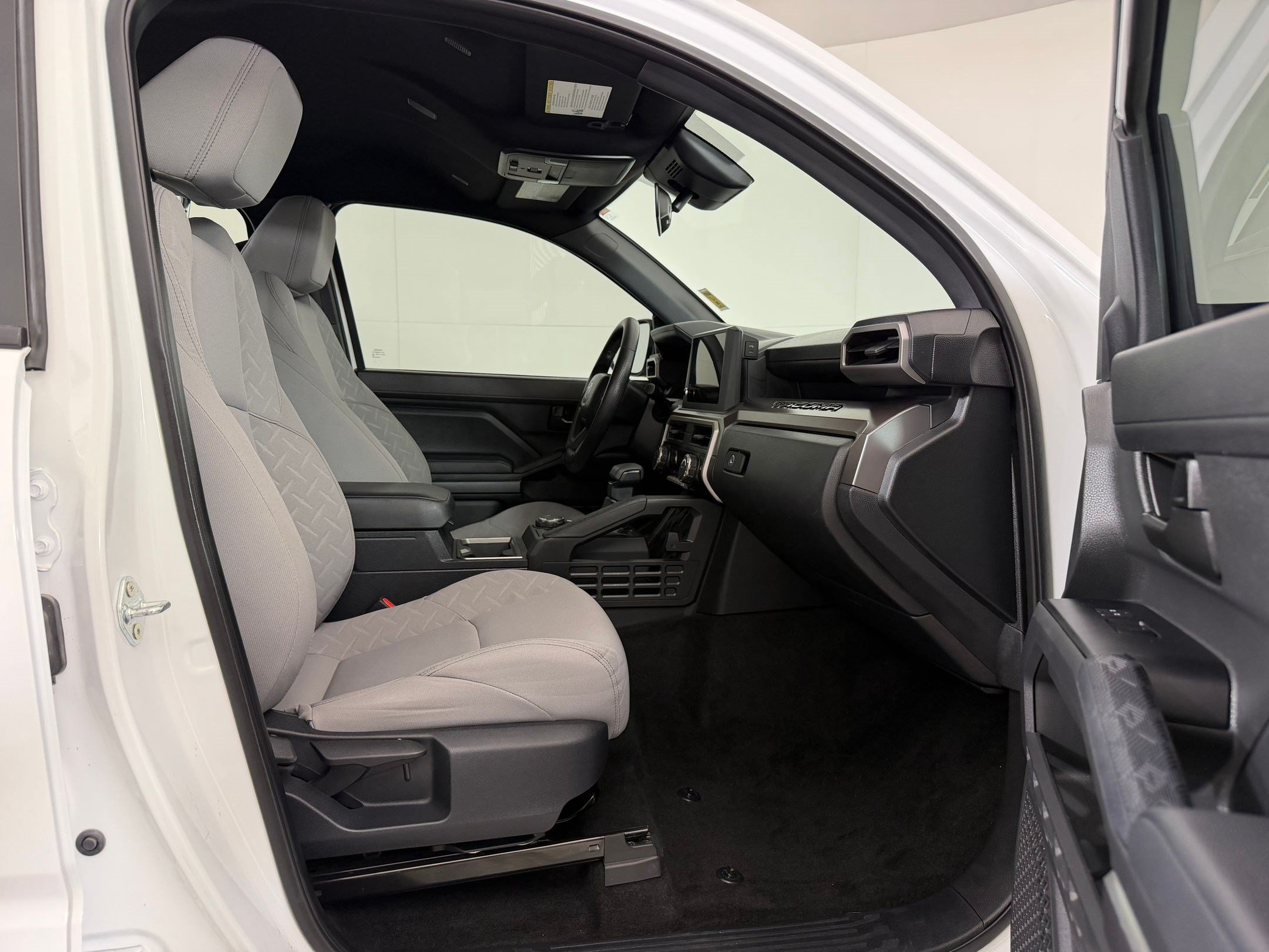 Used 2024 Toyota Tacoma SR5 AWD/4WD image 26