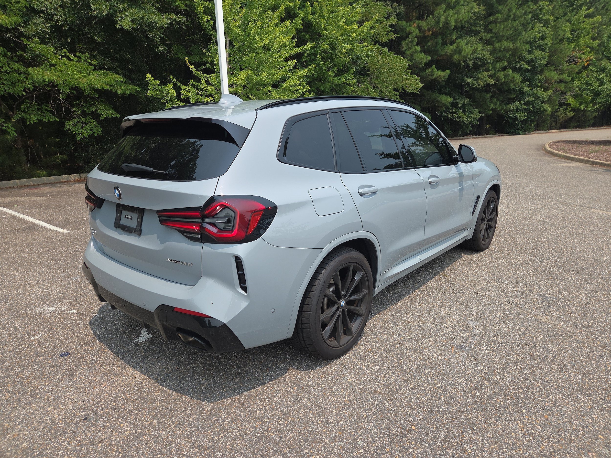 Used 2023 BMW X3 xDrive30i w/ M Sport Package AWD/4WD image 3