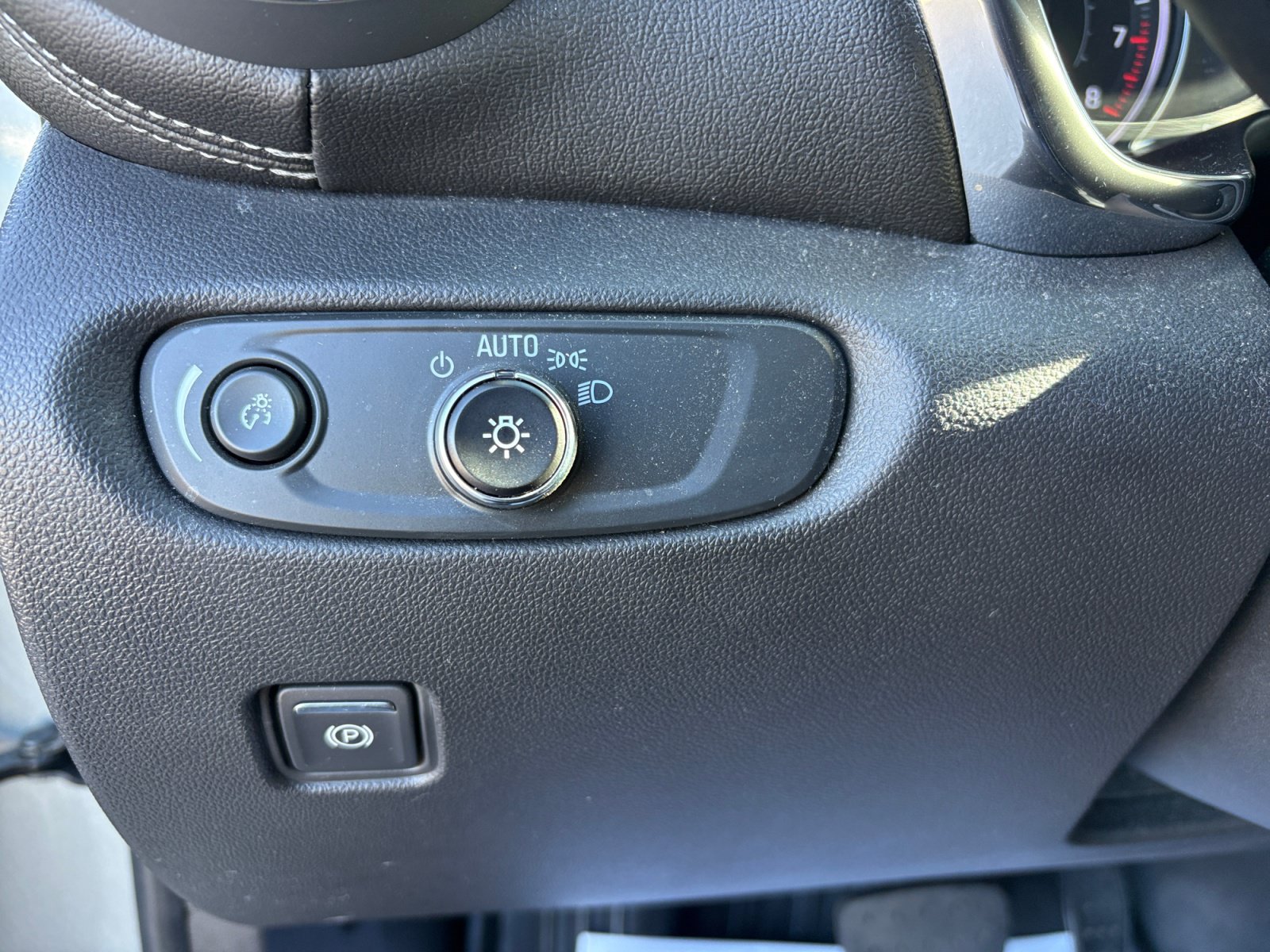 Used 2023 Chevrolet Blazer LT FWD image 23