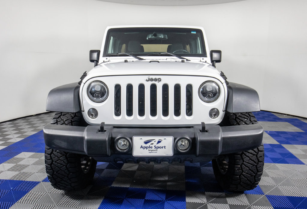Used 2015 Jeep Wrangler Unlimited Rubicon AWD/4WD image 3