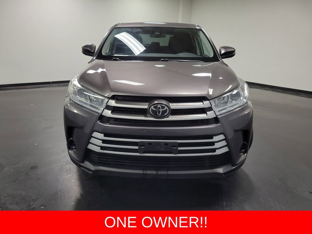 Used 2019 Toyota Highlander LE FWD image 2