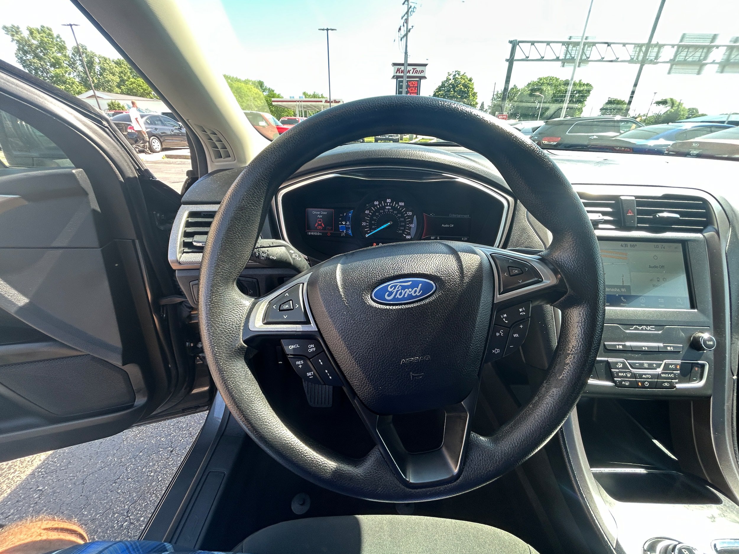 Used 2020 Ford Fusion SE FWD image 7