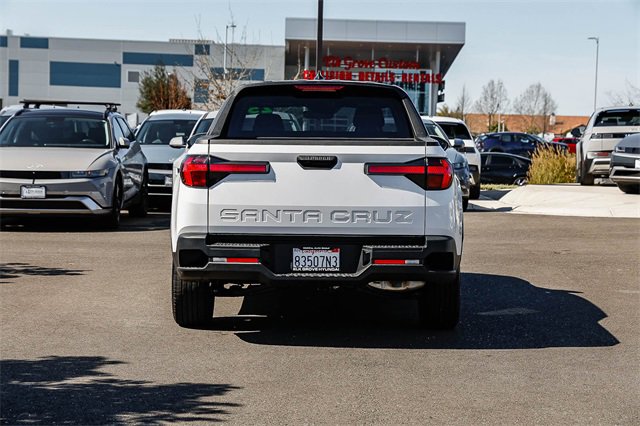 Certified 2025 Hyundai Santa Cruz SE image 4