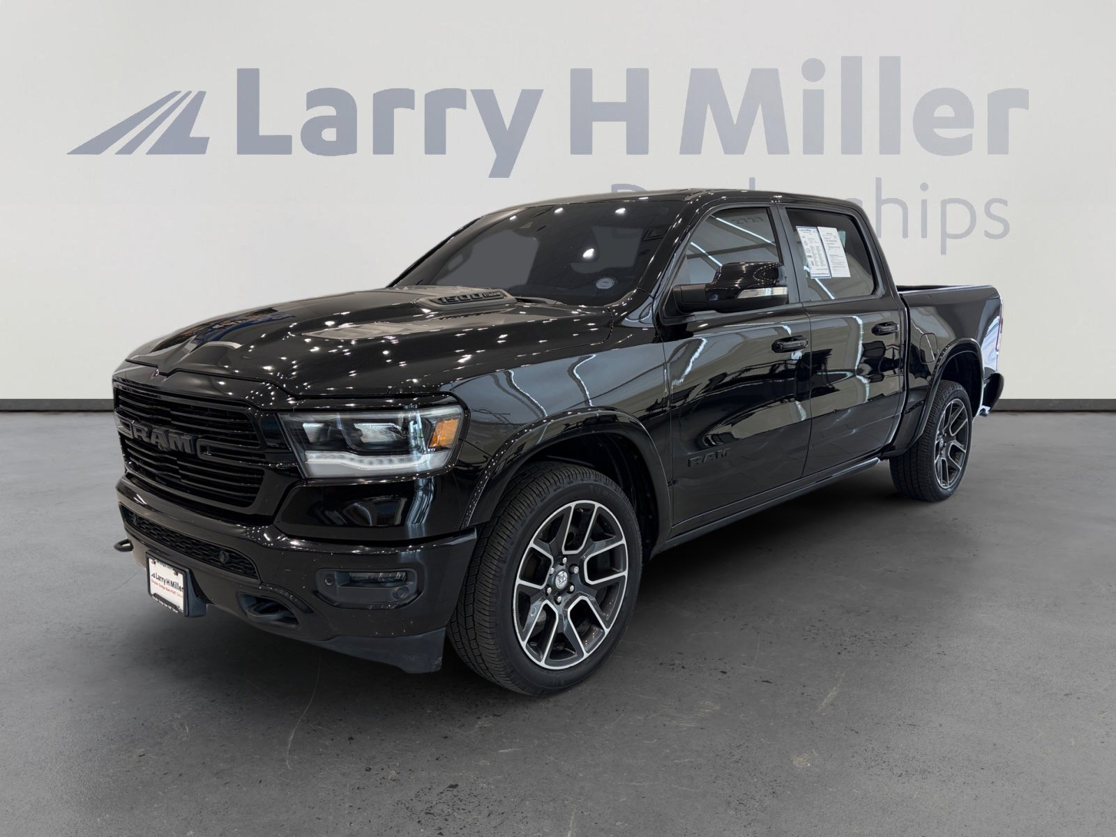 Used 2019 RAM 1500 Laramie AWD/4WD image 1