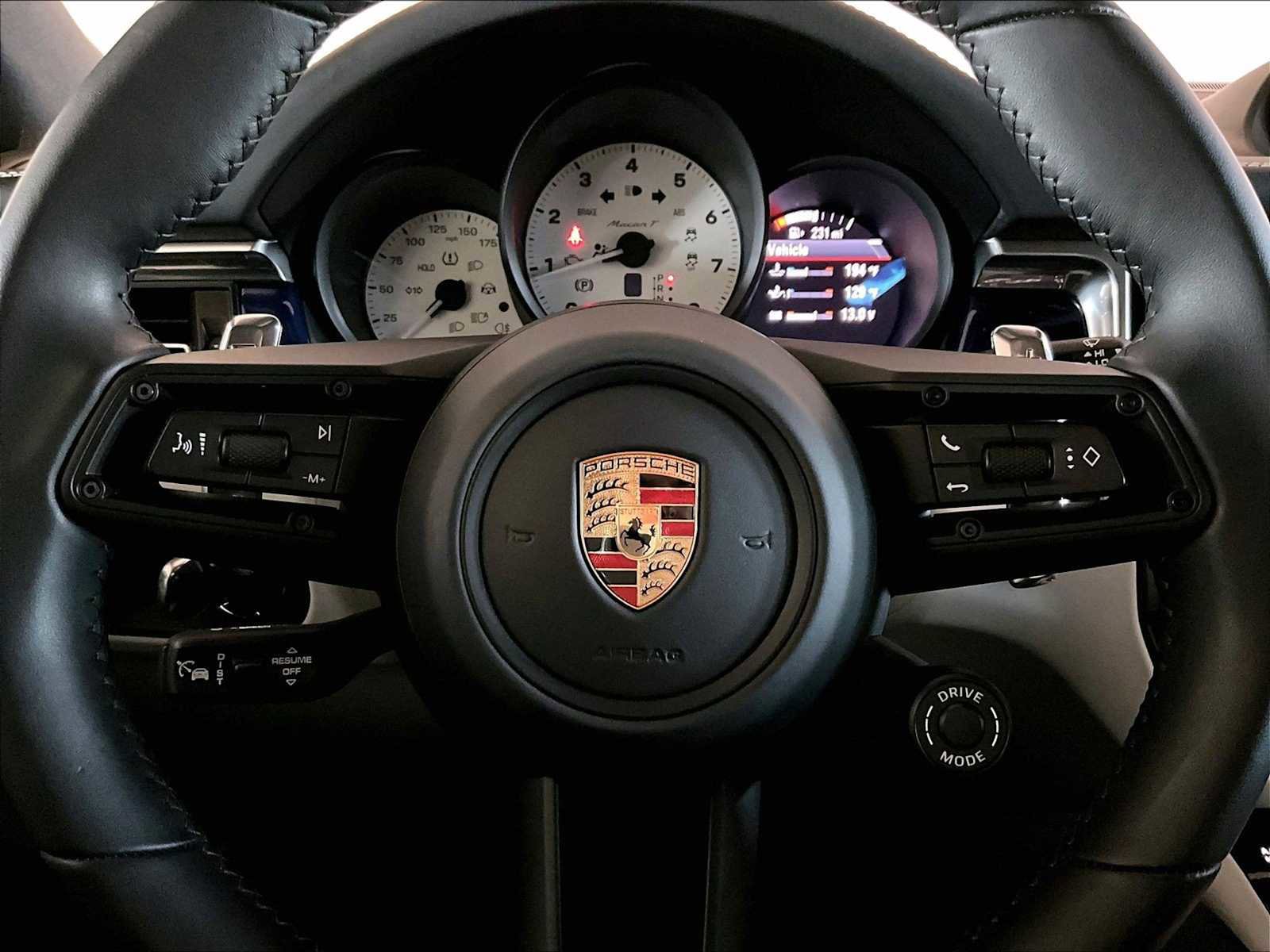 Used 2025 Porsche Macan Turbo image 18