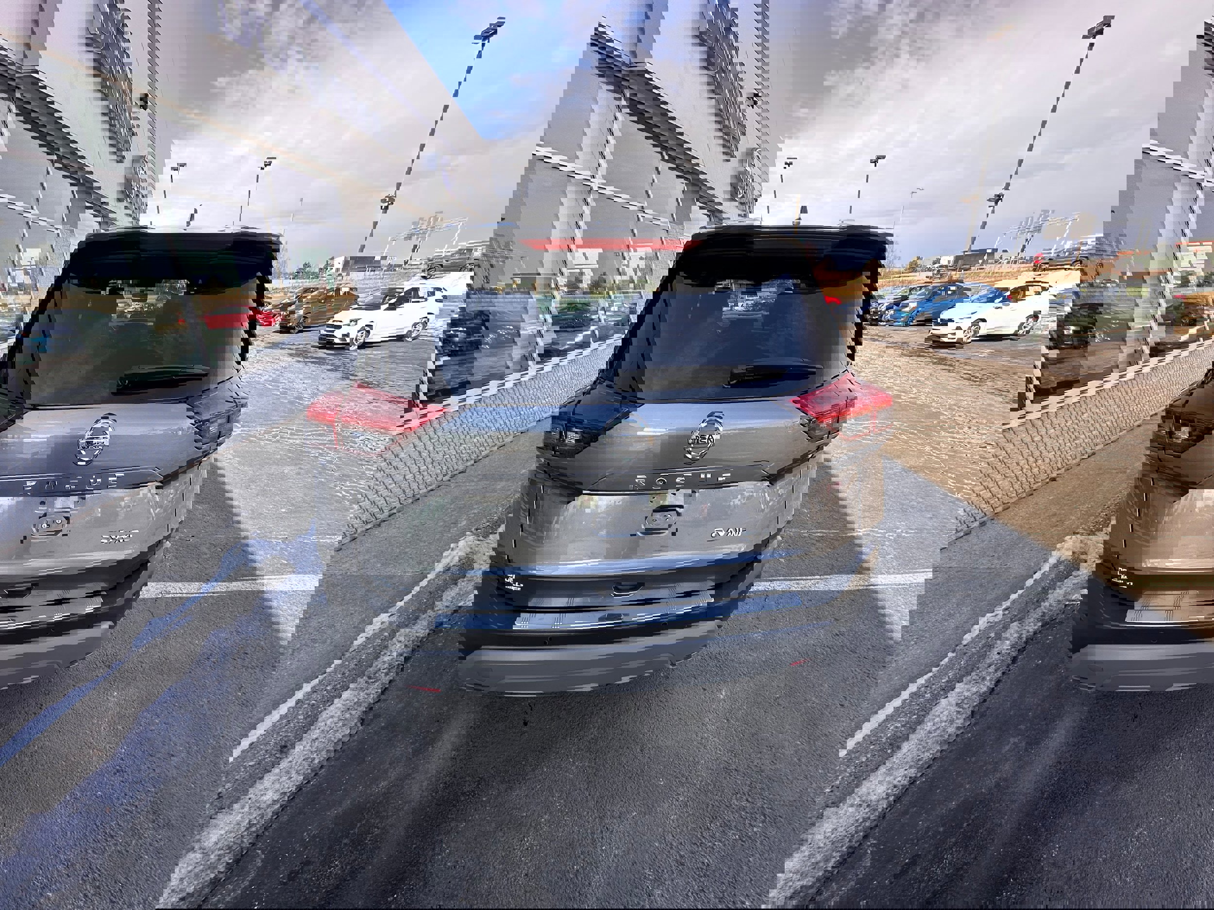 Used 2021 Nissan Rogue SV w/ Premium Package image 4